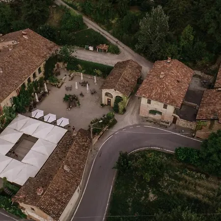 Borgo Casa Scaparone Farm stay Alba (Piedmont)