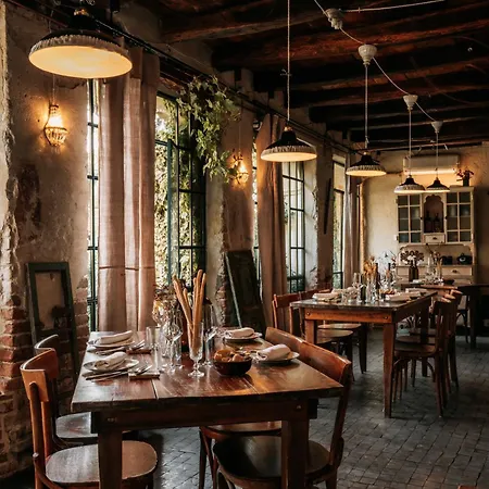 Gospodarstwo agroturystyczne Borgo Casa Scaparone Alba (Piedmont)