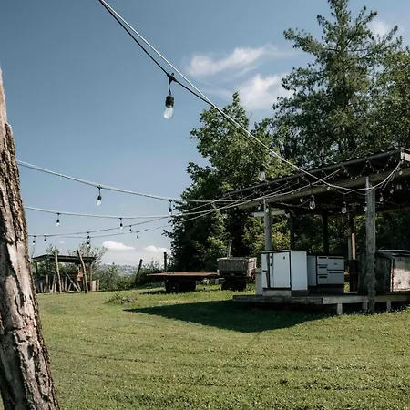 Gospodarstwo agroturystyczne Borgo Casa Scaparone Alba (Piedmont)