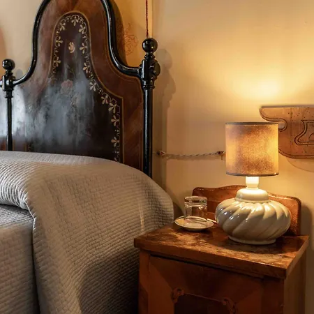 Gospodarstwo agroturystyczne Borgo Casa Scaparone Alba (Piedmont)